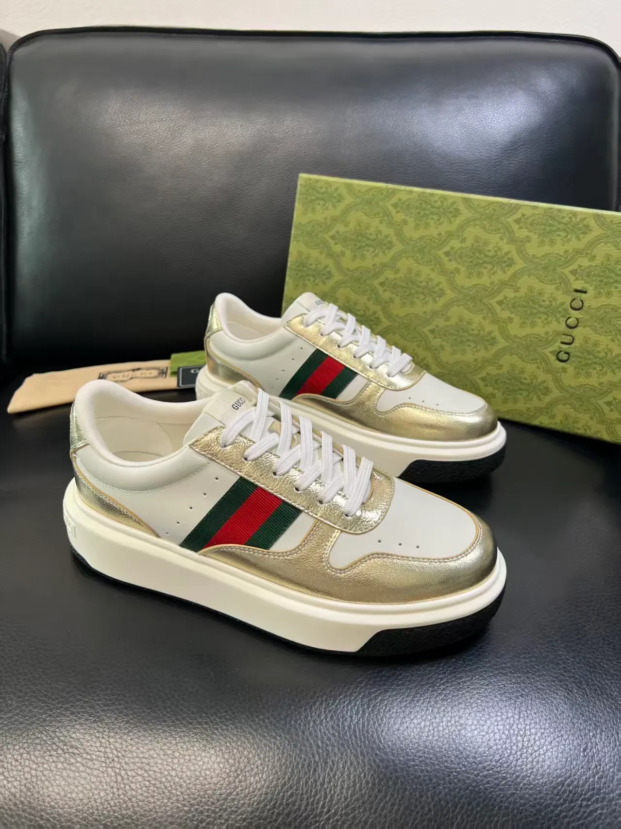 P460 new men's shoes GUCCI [Lightning] latest shoes are shipped. Original quality, fashionable, special materials, sheepskin lining, new packaging. The foot feels super comfortable and the workmanship is impeccable Code number: 38-45 No. 058